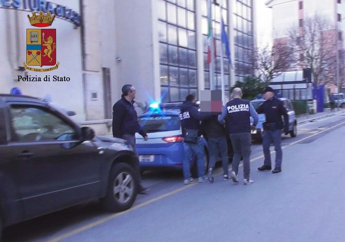 A Vittoria, diciassettenne spara al nonno: è stato arrestato