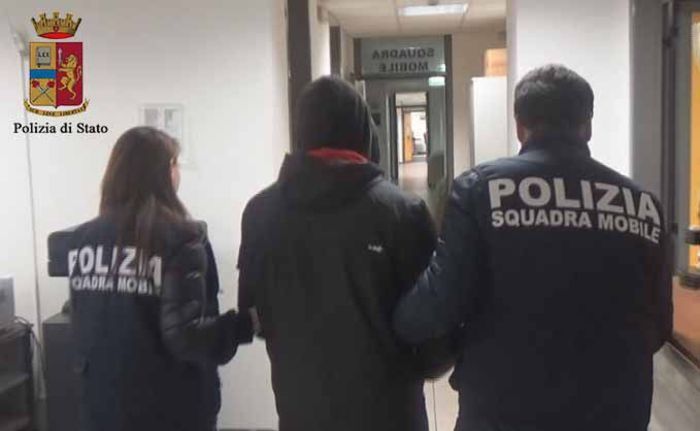 Ganese evadeva da domiciliari per violentare ex compagna