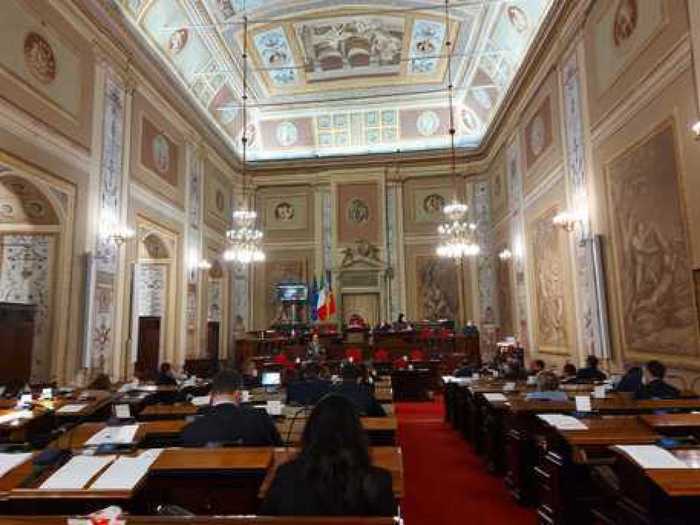 Regione, finanziaria approvata all’ultimo minuto. Forti critiche degli onorevoli ragusani Dipasquale(Pd) e Campo (5S)
