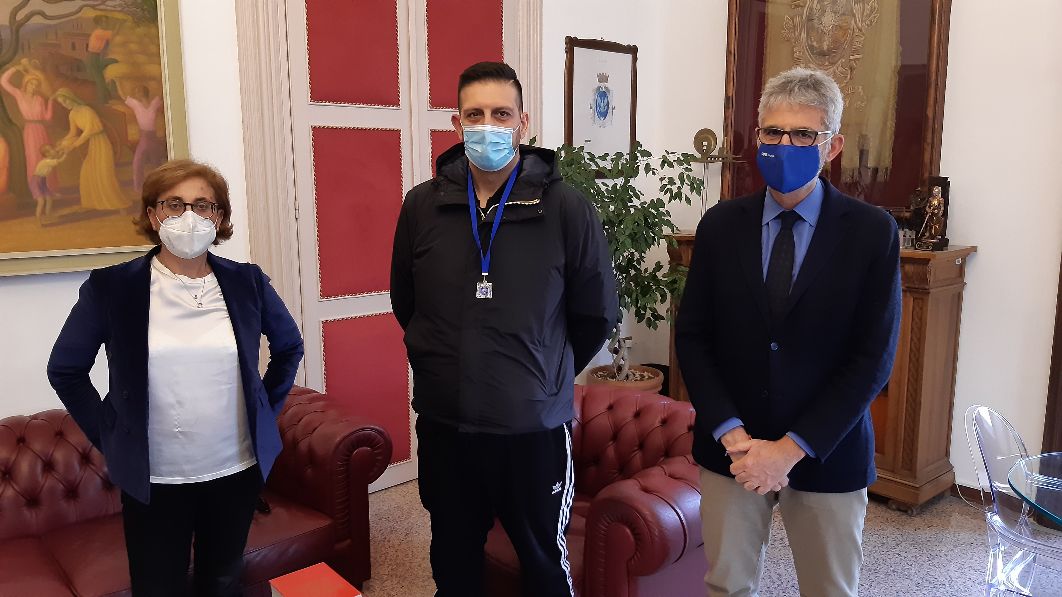 Il vice campione regionale Giuseppe Perri ricevuto dal sindaco  Cassì e dall’assessore Spata