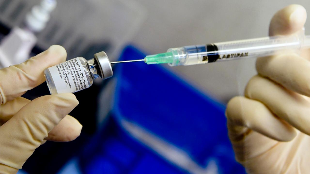 Vaccinazioni nelle parrocchie in Sicilia, Razza si affida ai miracoli!