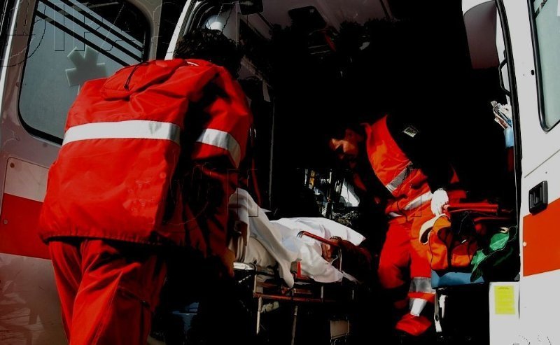 Modica, giovane di 23 anni cade dal balcone, vana la corsa in Ospedale