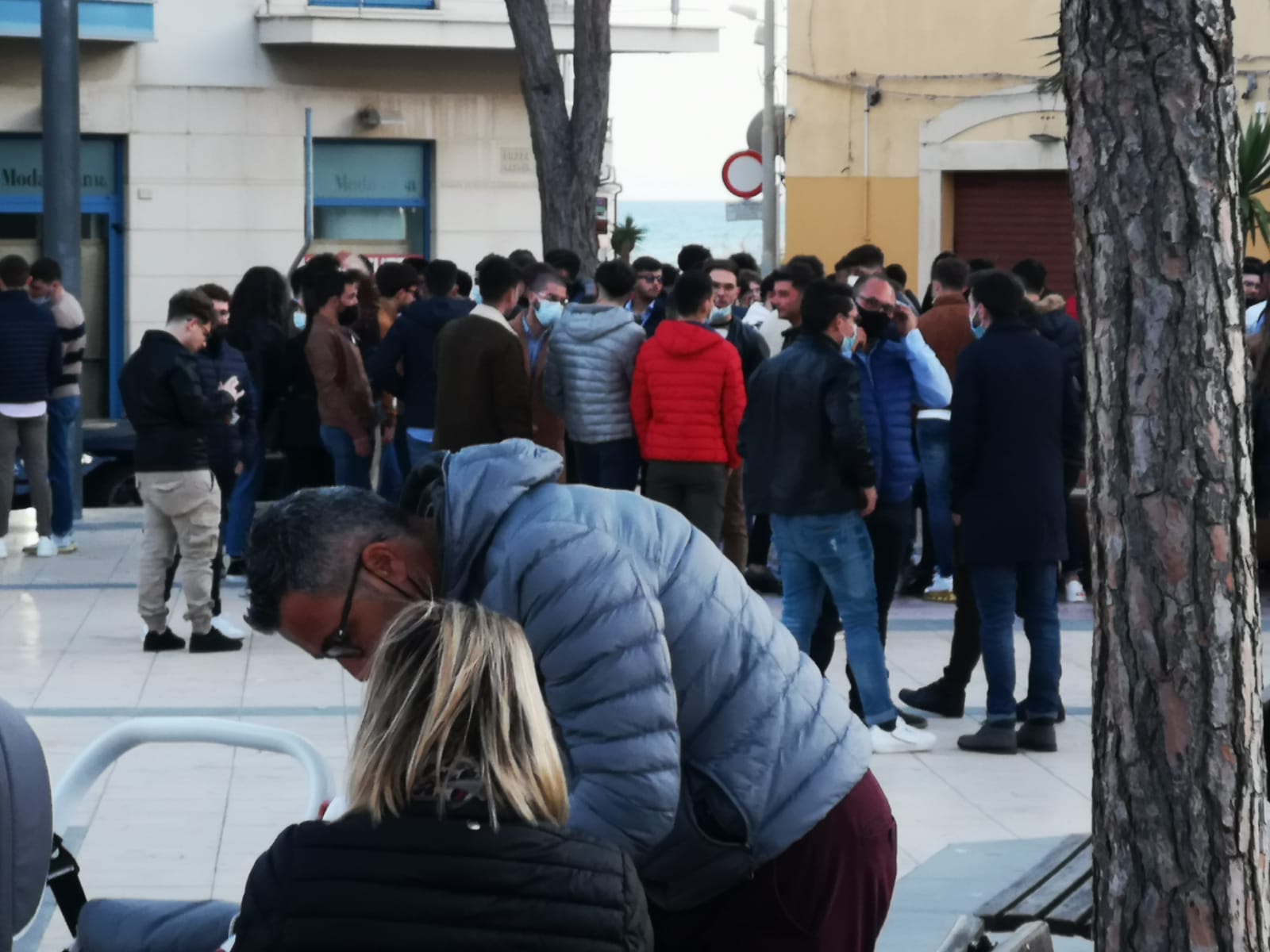 Aggrediscono un Vigile Urbano in piazza a Scoglitti, denunciati due fratelli