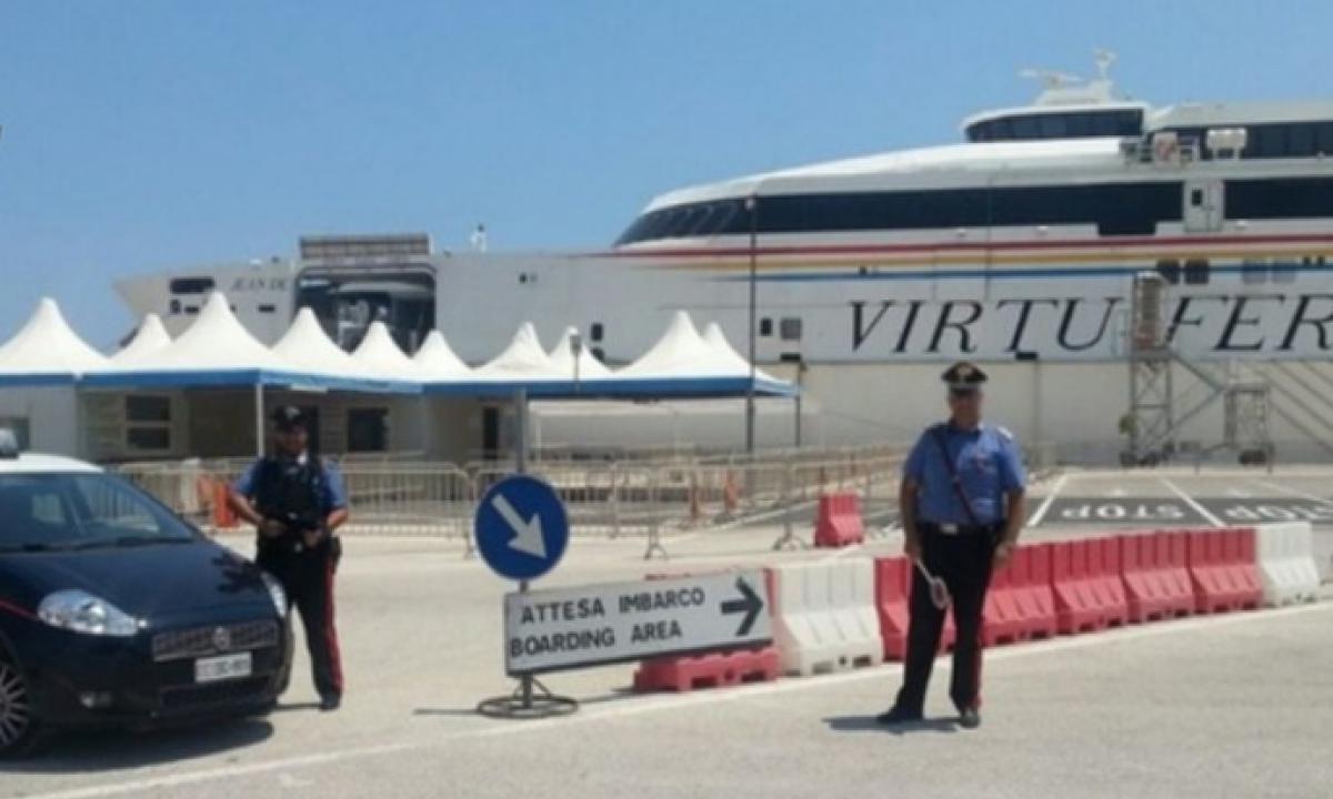 Senegalese in partenza da Pozzallo con passaporti falsi, arrestato dai Carabinieri