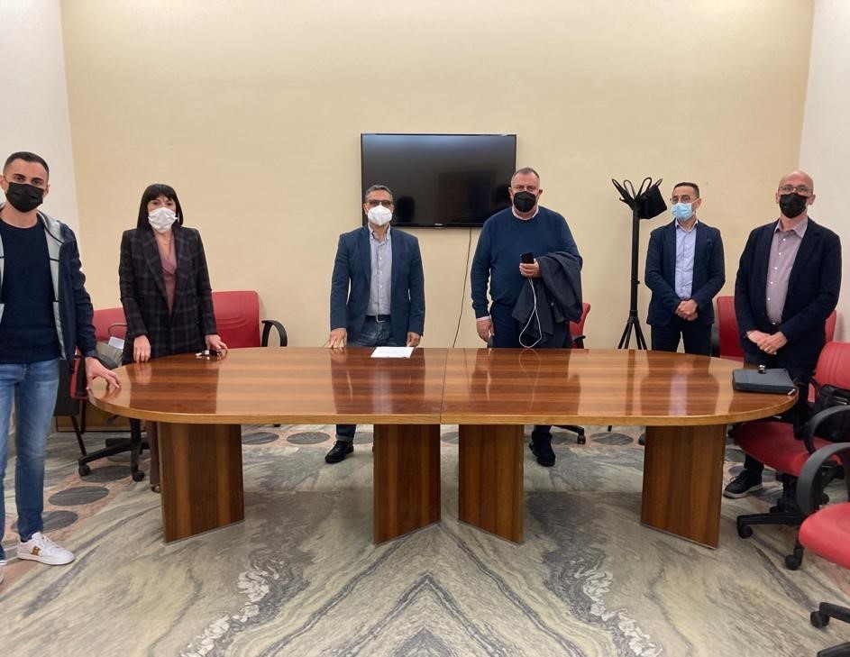 Eclatante protesta dell’opposizione in Consiglio comunale a Modica