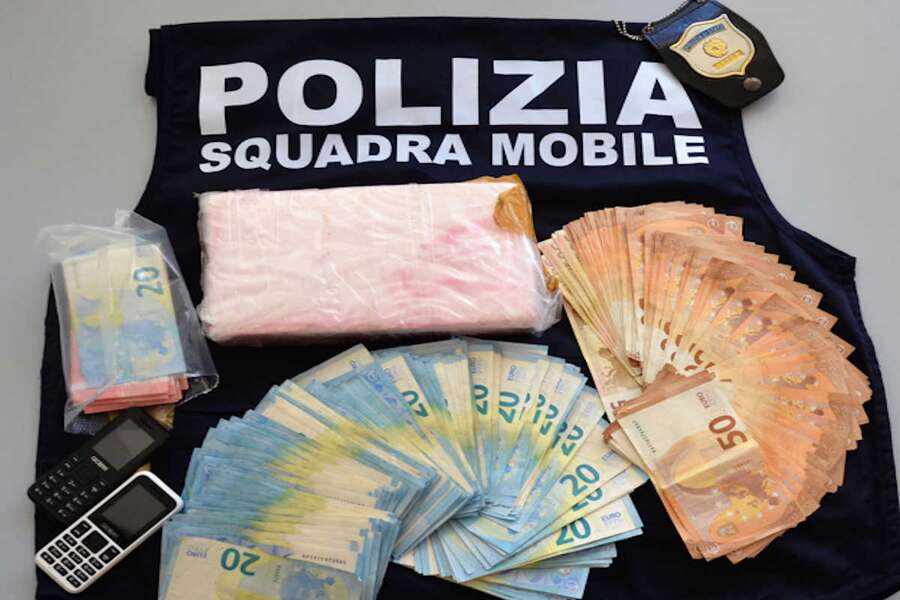 Scoglitti, trovati con un chilo di cocaina e contanti, arrestati dalla Polizia