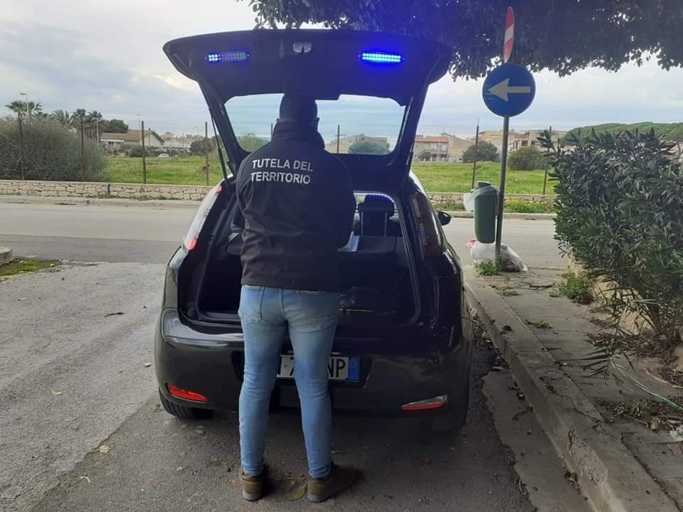 Abbandonano rifiuti a Casuzze e a Santa Croce, sanzionati dalla Polizia Municipale