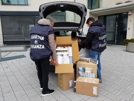 Contrabbandieri e mafiosi arrotondono con il Reddito di Cittadinanza