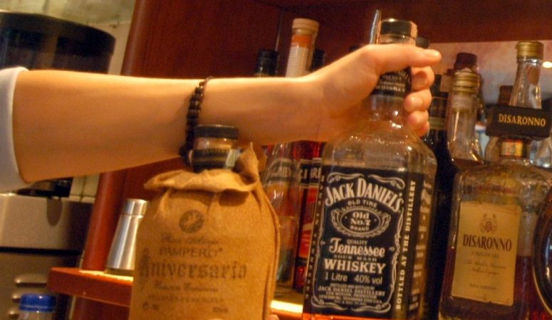 In trasferta a Lentini per rubare alcolici, in manette una donna ragusana