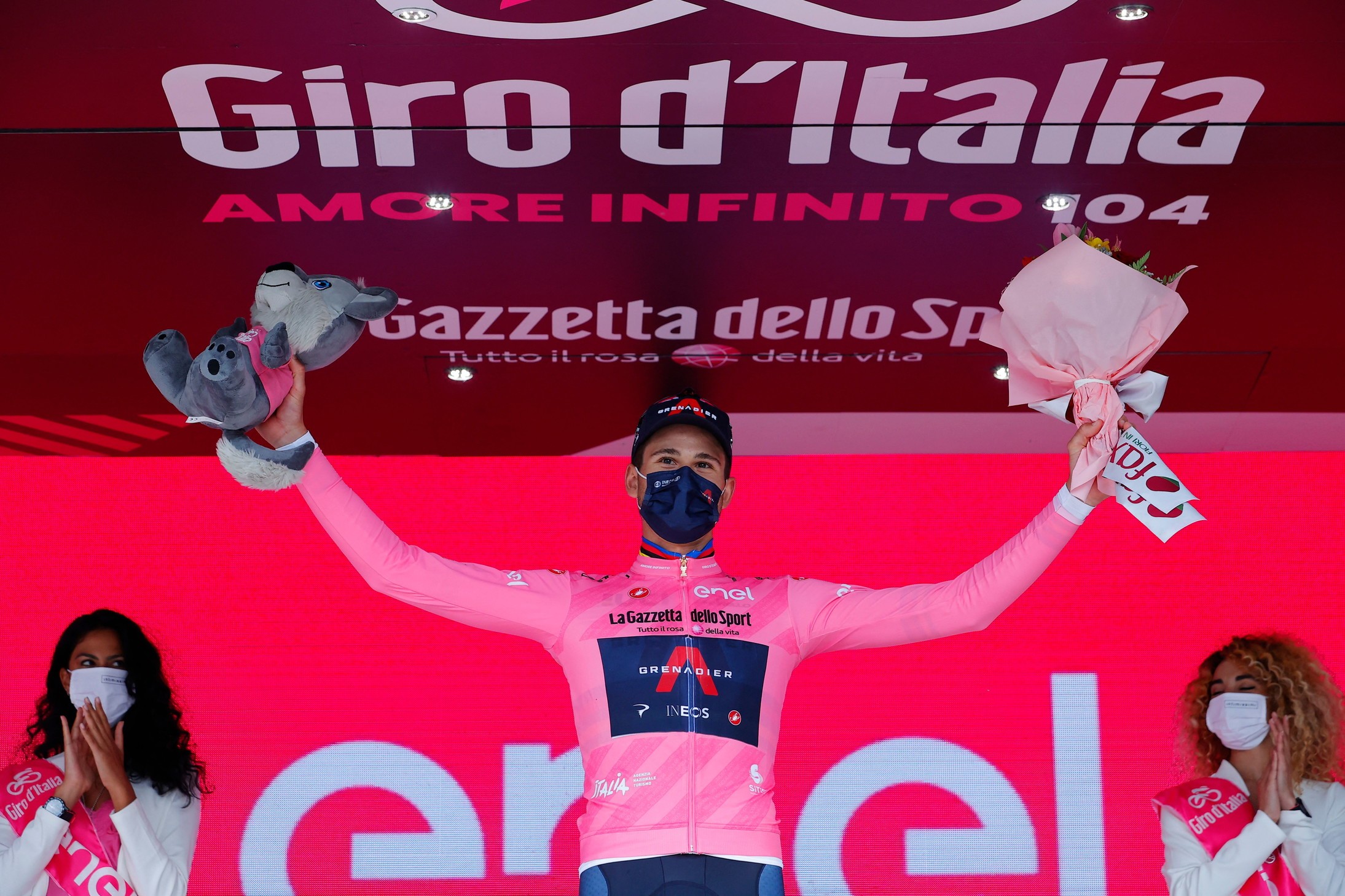 Giro d’Italia, Filippo Ganna prima maglia rosa, bene Nibali e Caruso