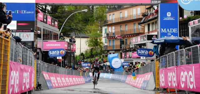 Giro d’Italia: quarta tappa a Dombrowski, De Marchi nuova maglia rosa, bene Caruso