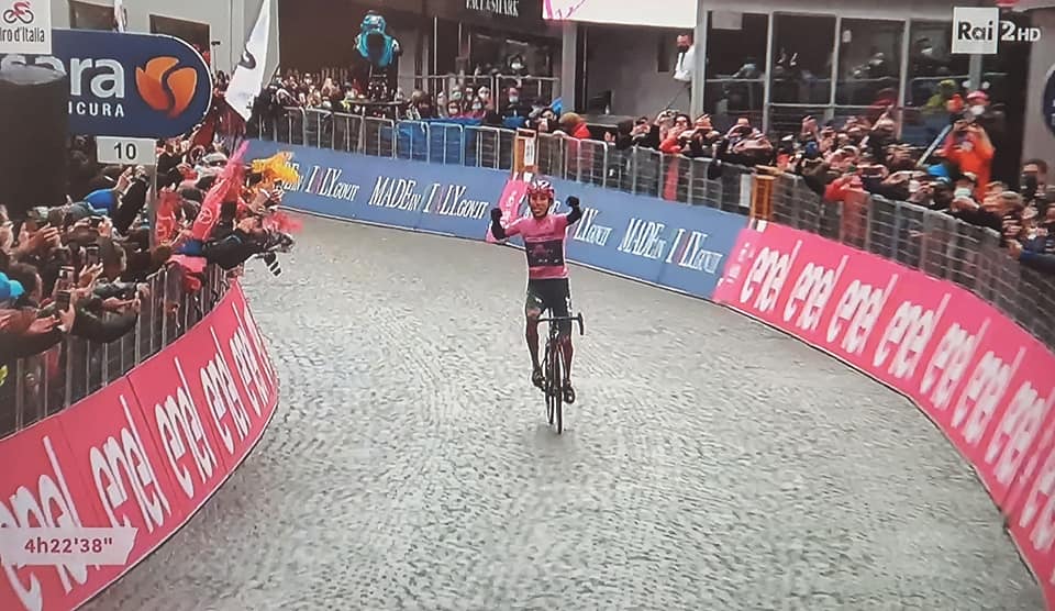 Giro d’Italia: Cortina “incorona” Bernal, grande prova di Damiano Caruso, ora è secondo