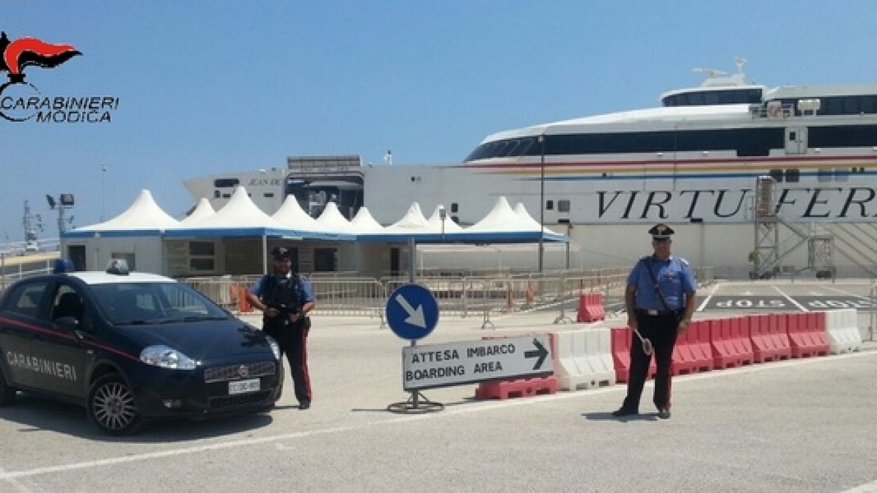 S’imbarca sul catamarano a Malta, clandestino respinto dai Carabinieri a Pozzallo