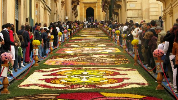 Infiorata di Noto,  i bozzetti floreali saranno dedicati a Dante Alighieri