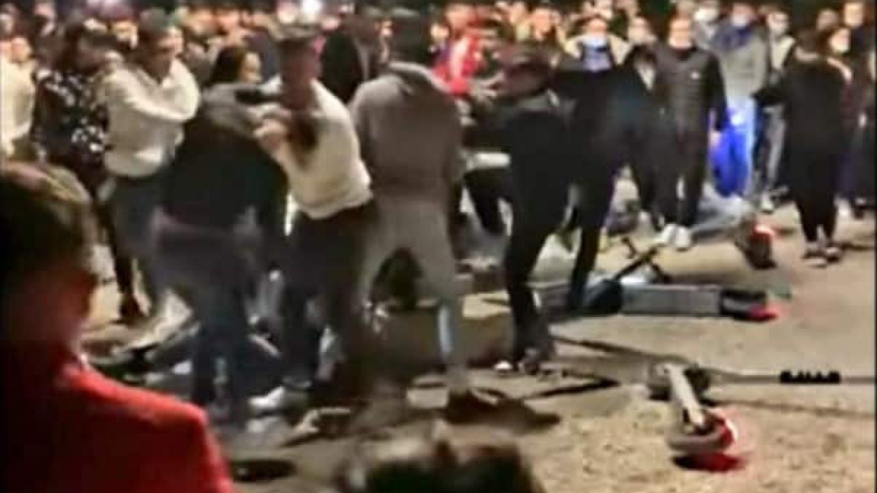 Scoglitti: ennesima rissa del sabato sera, banda di giovani se le danno di santa ragione