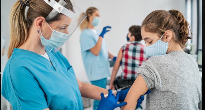 Vaccini ai maturandi, Sicilia prima regione. Da domani iniziano le inoculazioni