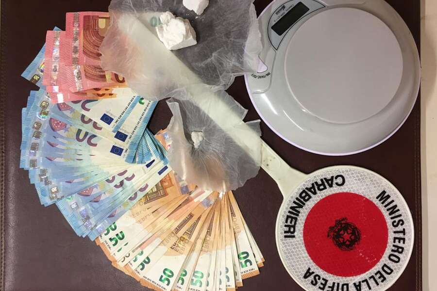Commerciante ragusano arrotondava spacciando cocaina, arrestato dai Carabinieri