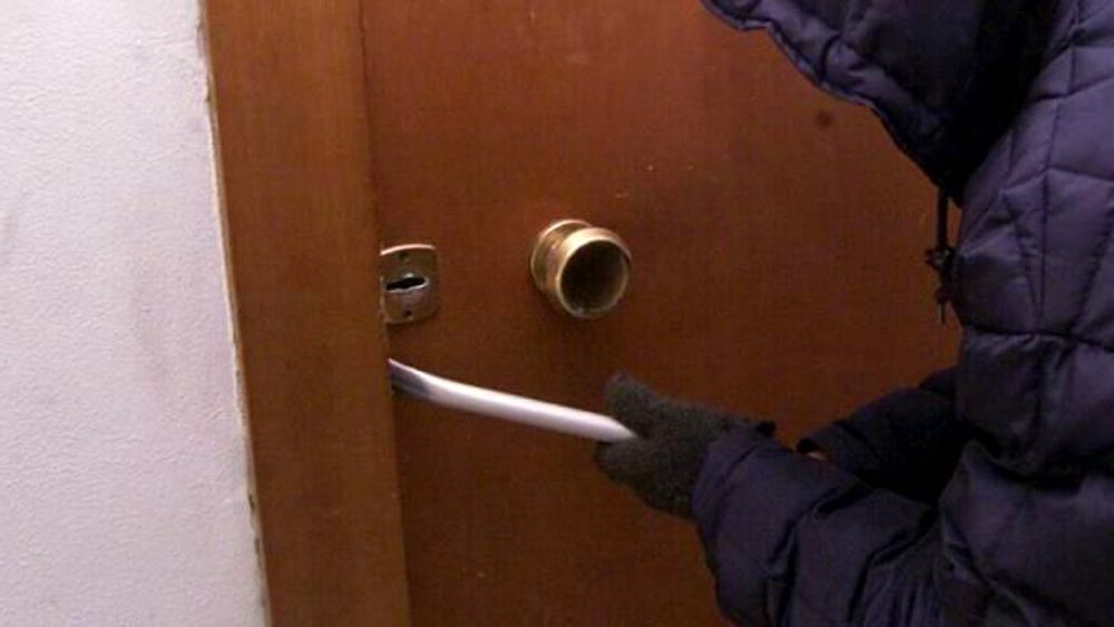 Ragusa: furti in abitazioni, denuncia e foglio di via per quattro persone