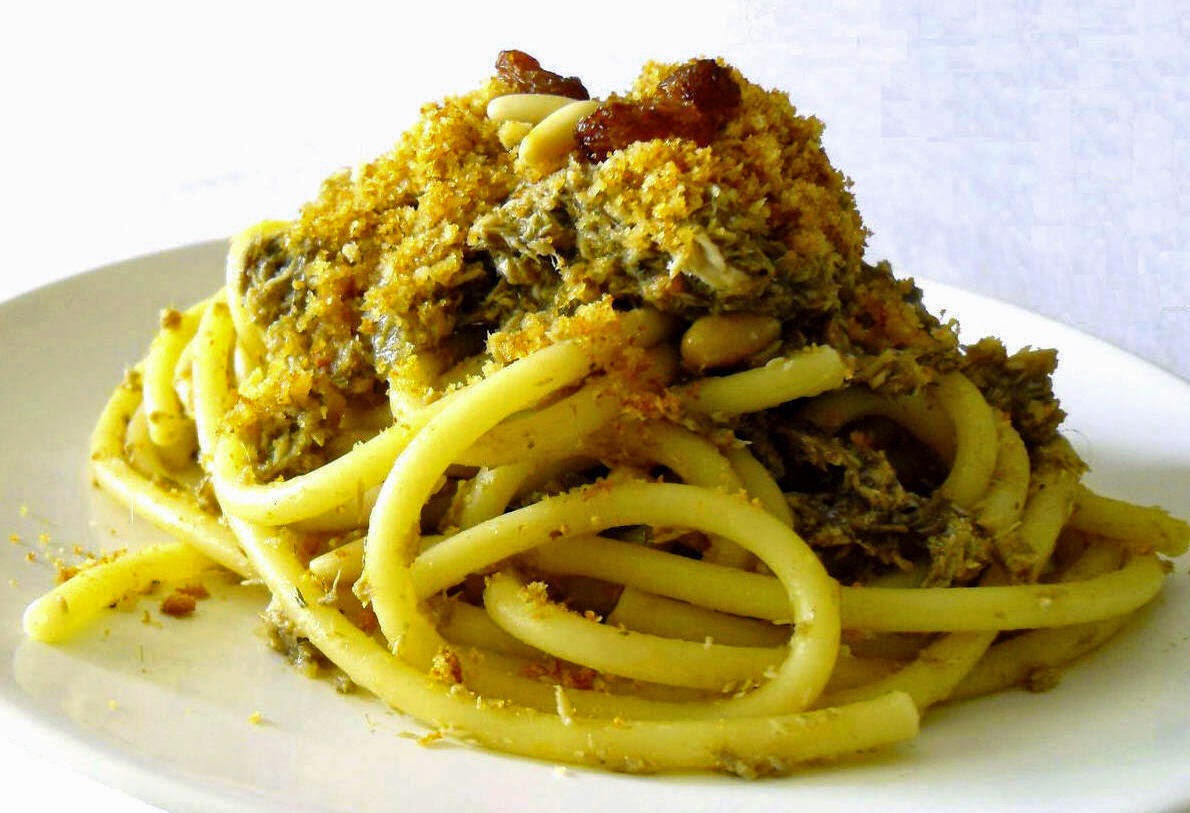 Bucatini con le sarde, finocchietto selvatico e mollica atturrata