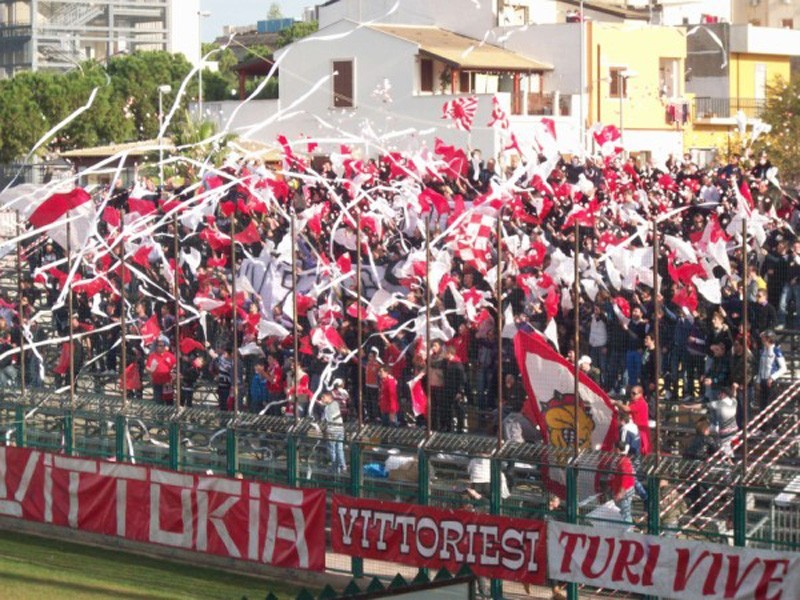 Vittoria Calcio iscritto al campionato, ma i tifosi vogliono fatti e non parole