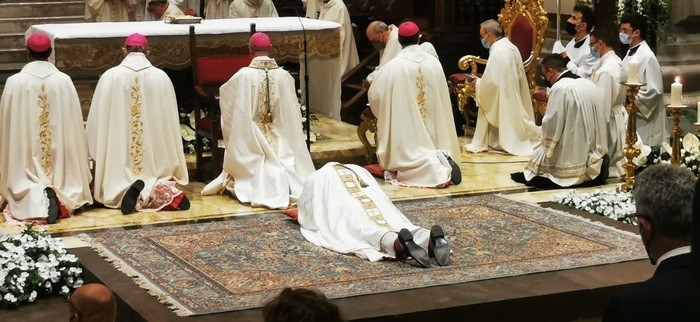 La Diocesi di Ragusa abbraccia Mons. La Placa, il suo impegno prioritario: i poveri