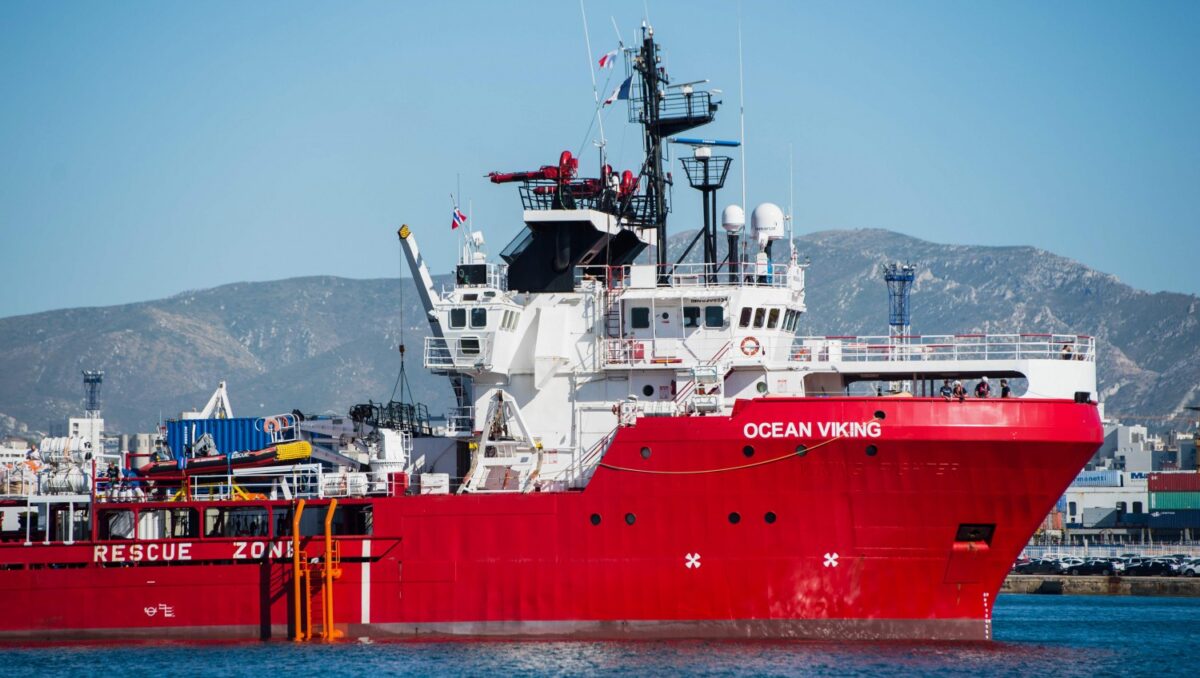 Sbarco di migranti dalla nave “Ocean Viking”, 30 di positivi al covid