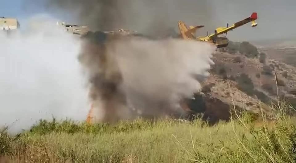 Incendio di vaste proporzioni nei pressi del “Guzzardi”, intervengono i canadair