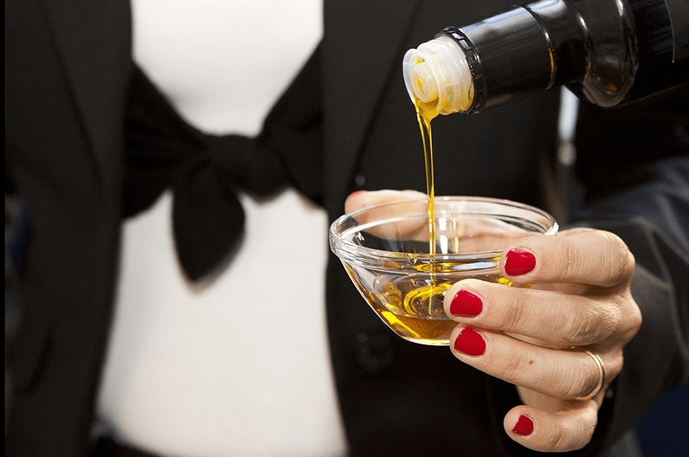Formazione di assaggiatori di olio per un ricambio generazionale dei capi panel