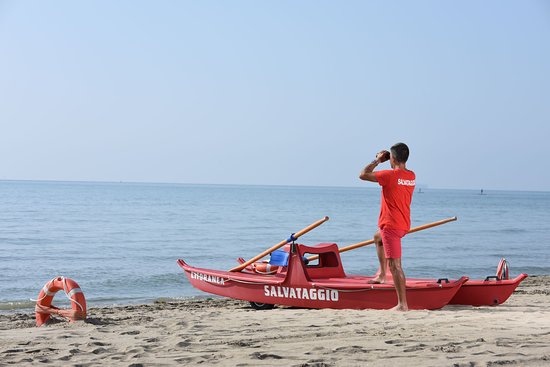 Due francesi “rischiano” di annegare a Marina di Modica, salvati dagli assistenti bagnanti