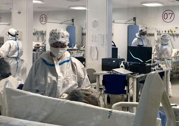 In Sicilia 2.819 nuovi casi di Covid e 28 decessi, mentre CTS chiede di intensificare il ricorso alle terze dosi