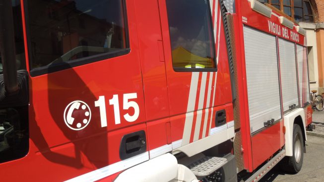 Pozzallo: a fuoco un tir fermo nei pressi di un supermercato, nessun ferito
