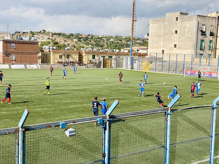 Il Modica Calcio cala il “tris” al Pro Ragusa e approda al secondo turno di Coppa Italia