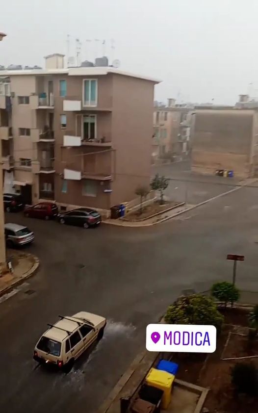 Violento temporale a Modica, strade allagate e disagi in via Fontana e al quartiere Sorda