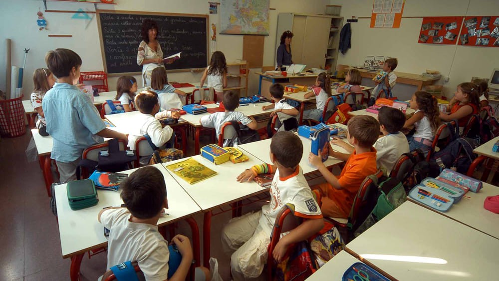 Rientro a scuola al “verde”, il green pass non è il solo problema; e le classi pollaio?