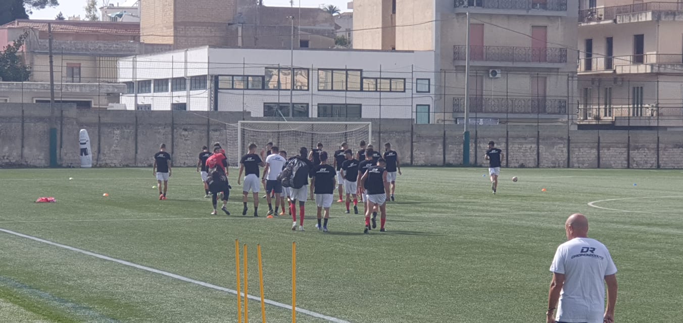 Il Modica Calcio pronto per l’esordio in campionato, Betta: “Società da elogiare”