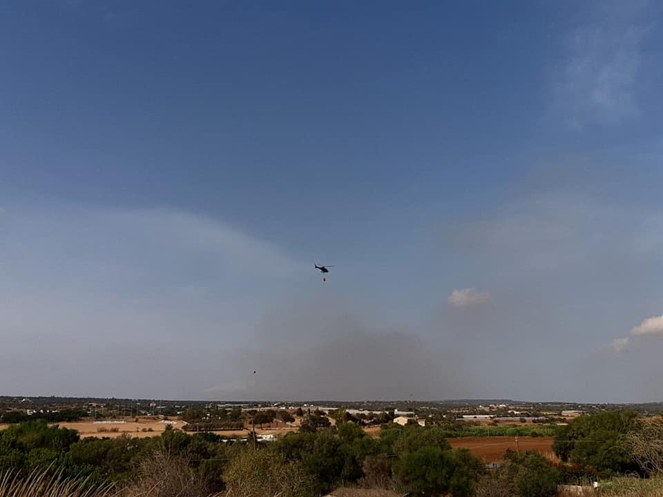 Vasto incendio in contrada Pisciotto, interviene l’elicottero della Forestale