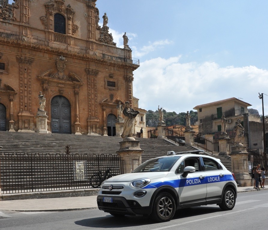 Modica: controlli di Polizia Locale e SIAV nei confronti di ambulanti di frutta e verdura. Elevate sette sanzioni