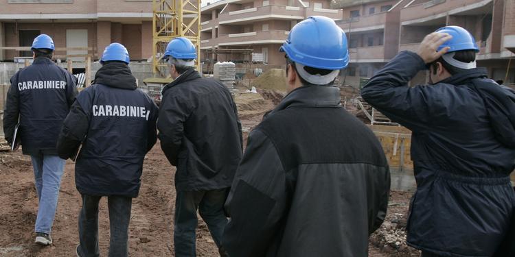 Controlli dei Carabinieri sul lavoro in nero, 6 operai irregolari e sanzioni per 32 mila euro