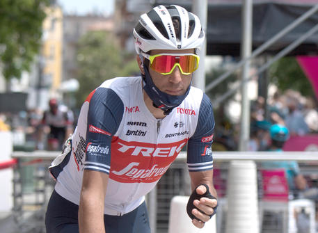 Nibali vince a Mascali, lo “squalo dello Stretto” torna a mordere e fa suo il giro di Sicilia