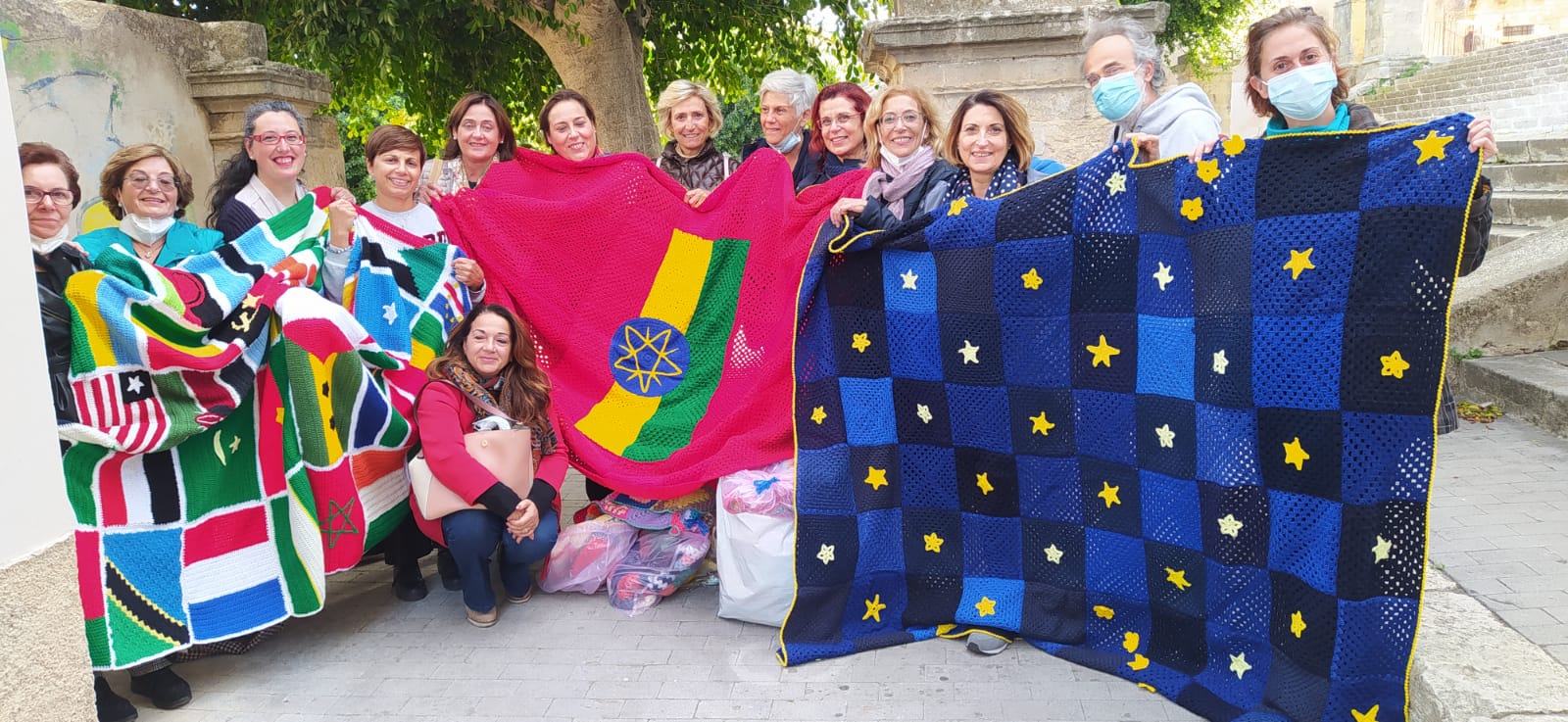 Modica, le coperte delle Mamme di Modica consegnate alla Comunità di Sant’Egidio