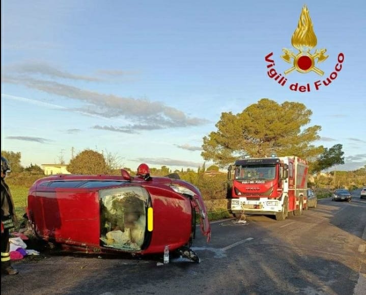 Incidente sulla Modica – Ispica, auto si ribalta in curva, ferite lievi per la conducente