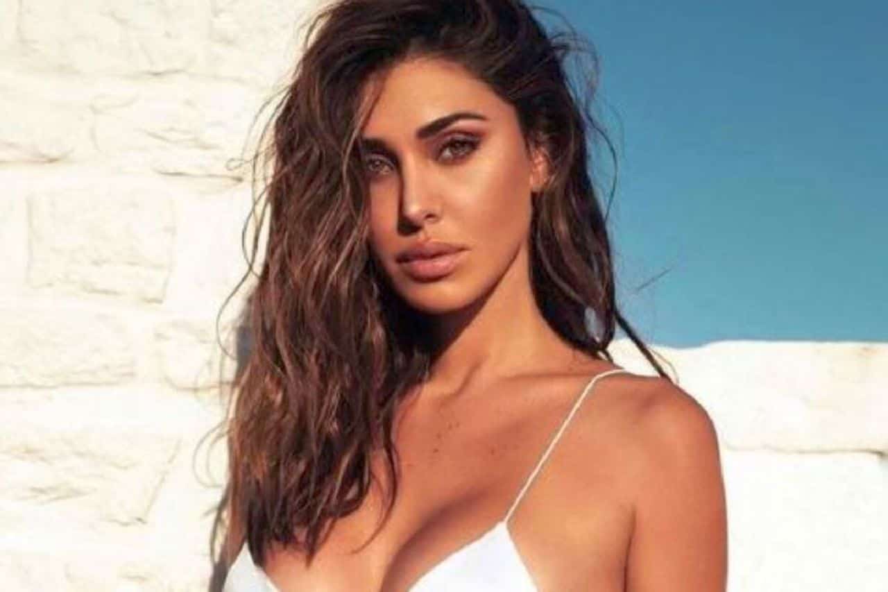 Belen Rodriguez “bacchetta ” Nello Musumeci e chiede riserva Punta Bianca