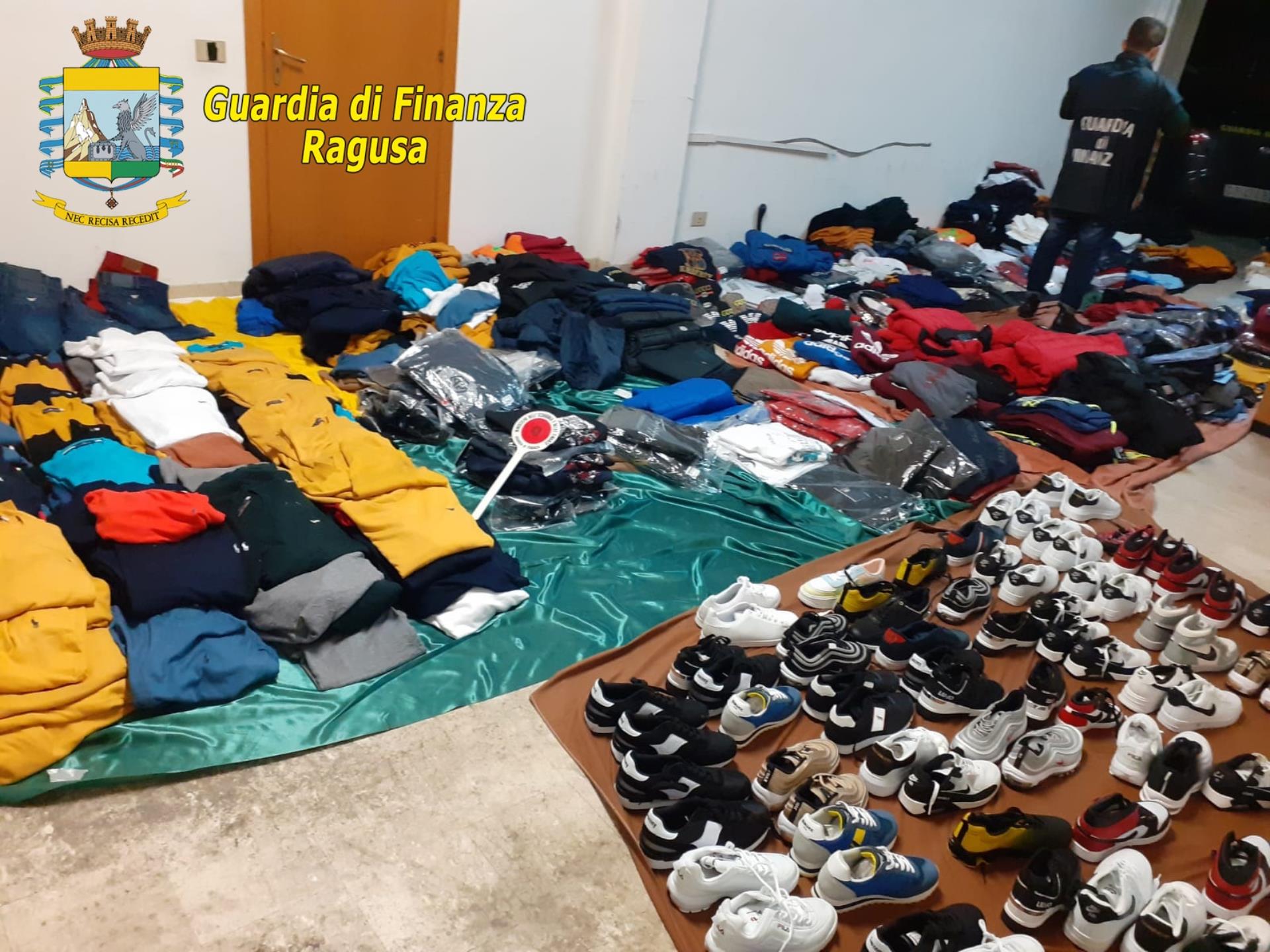 Griffe a buon mercato: sequestri e denunce della GdF alla fiera di San Martino a Vittoria