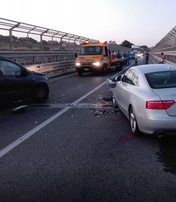Incidente stradale sulla Modica – Ragusa, feriti trasportati al “Maggiore” e traffico bloccato
