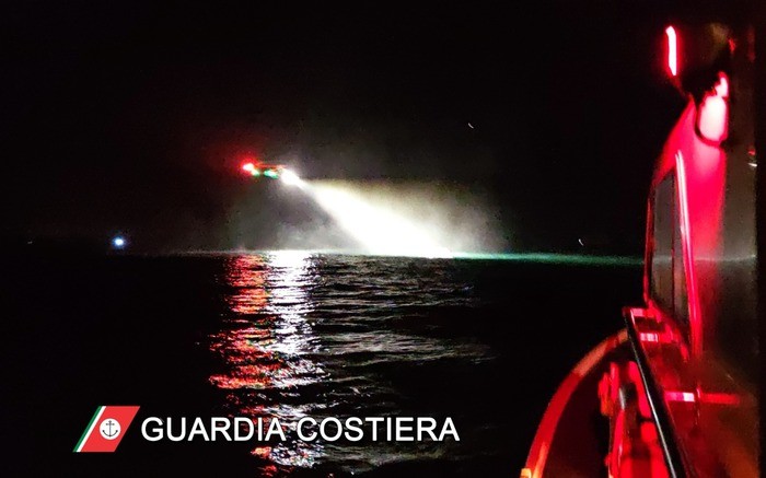 Surfista disperso a largo della costa ispicese, ritrovato a Porto Ulisse