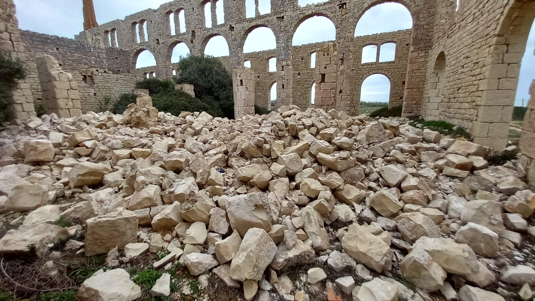 Scicli, la Fornace Penna cede ancora, oggi crollate tre arcate (FOTO)