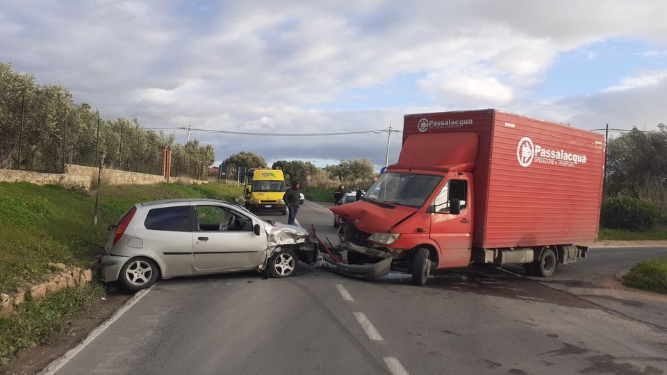 Vittoria: incidente stradale sulla ex SS 115, due feriti trasportati al “Guzzardi” dal 118