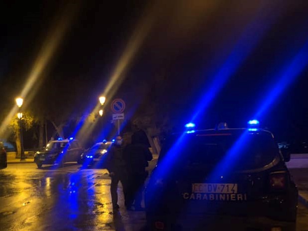 Scoglitti: sparatoria in pieno centro, albanesi si affrontano a colpi di fucile tra il fuggi fuggi generale