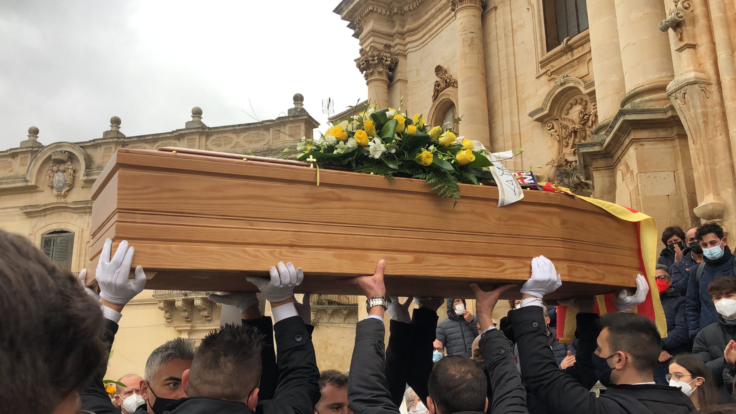 Celebrati, nel Duomo di San Giorgio, i funerali di Daniele Caschetto (Foto e Video)
