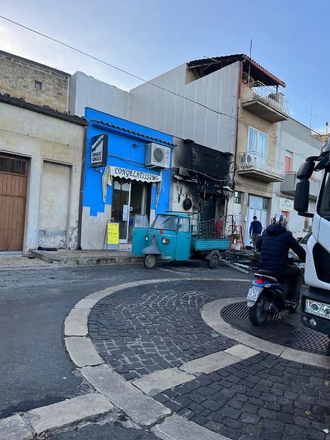 Comiso: attentato incendiario in un bar di piazza Maiorana, la solidarietà di Orazio Nannaro